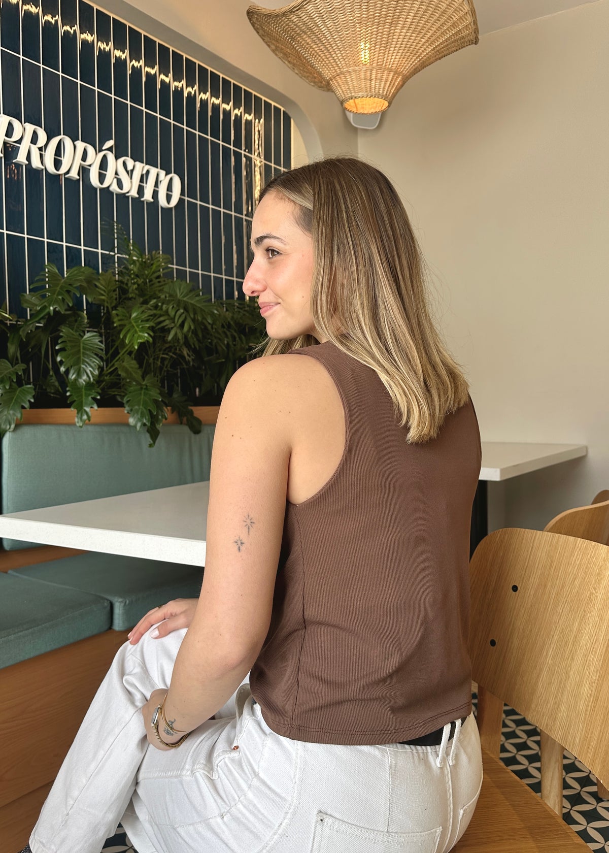 POLERA FER CAFÉ • (ENVÍO EL 28 DE SEPTIEMBRE)