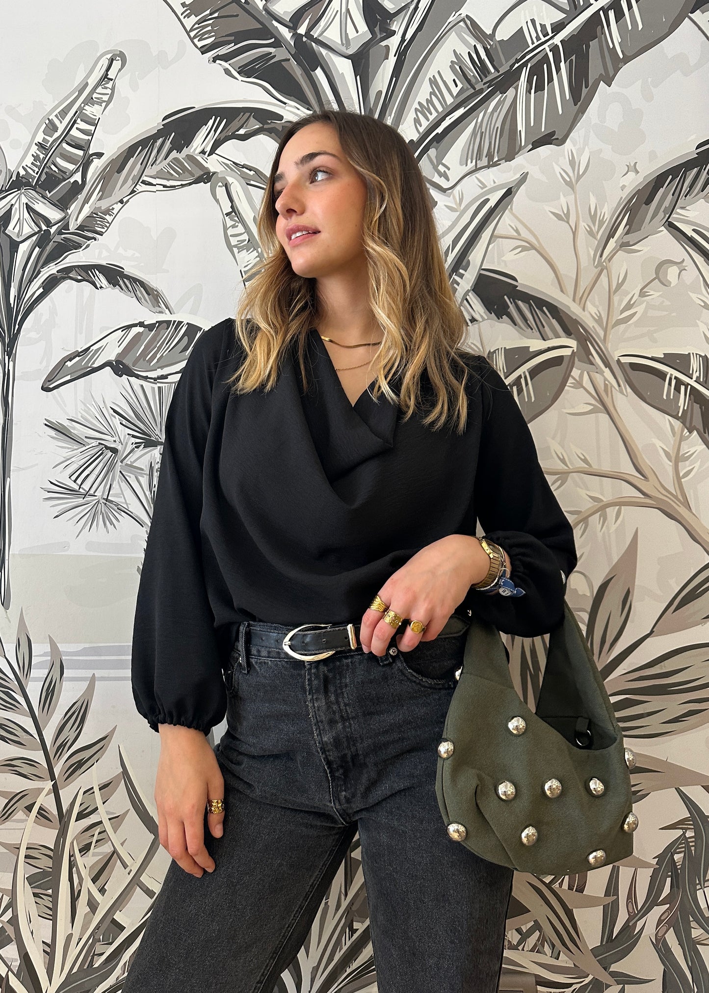 BLUSA BRUNA NEGRA